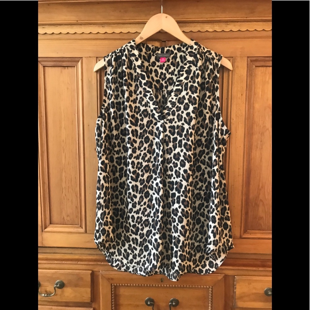 LIKE NEW 💞 Vince Camuto Leopard Blouse 1X